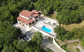 Amazing 4 Bedroom Villa With Swimming Pool And Wifi, Family Frendly