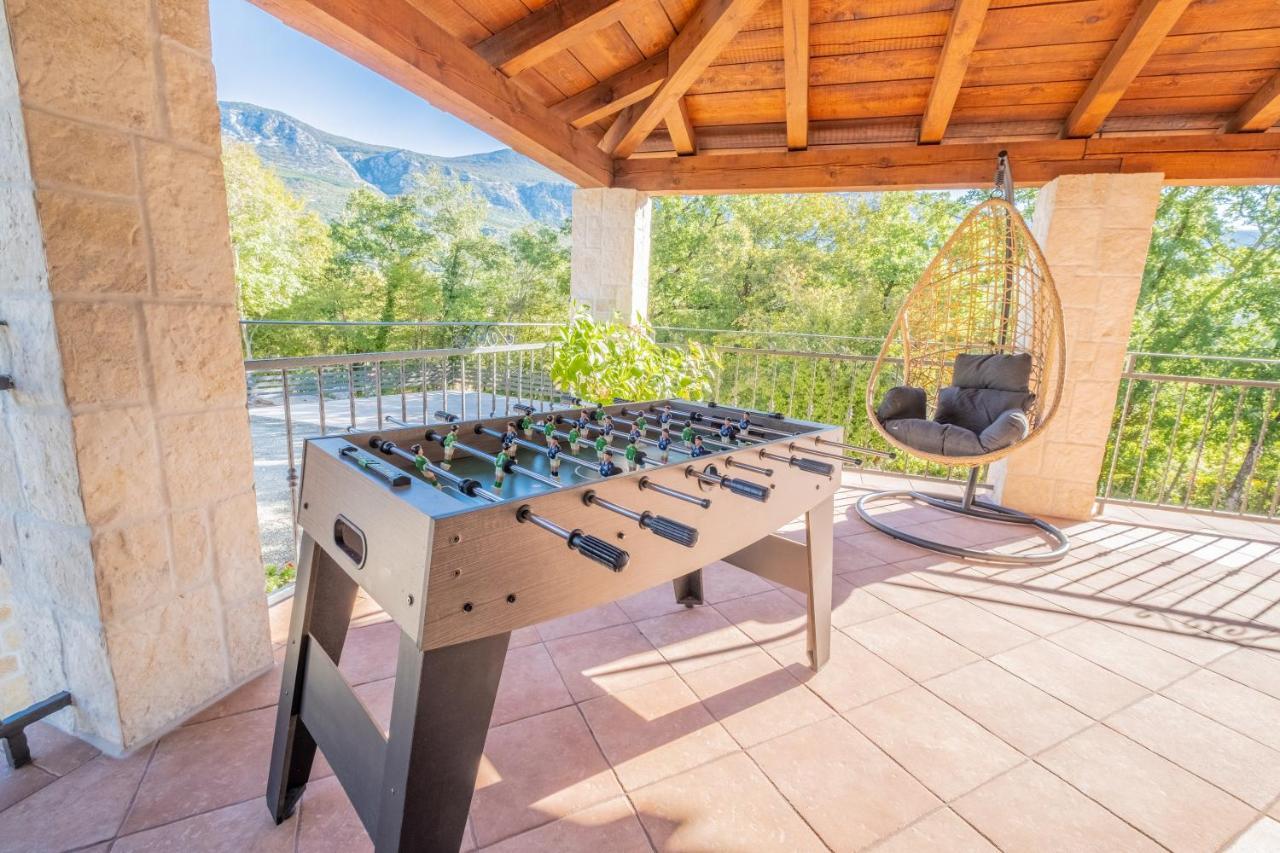 Amazing 4 Bedroom Villa With Swimming Pool And Wifi, Family Frendly Tribalj  Exterior foto