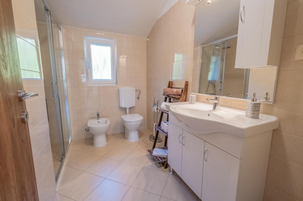 Amazing 4 Bedroom Villa With Swimming Pool And Wifi, Family Frendly Tribalj  Exterior foto