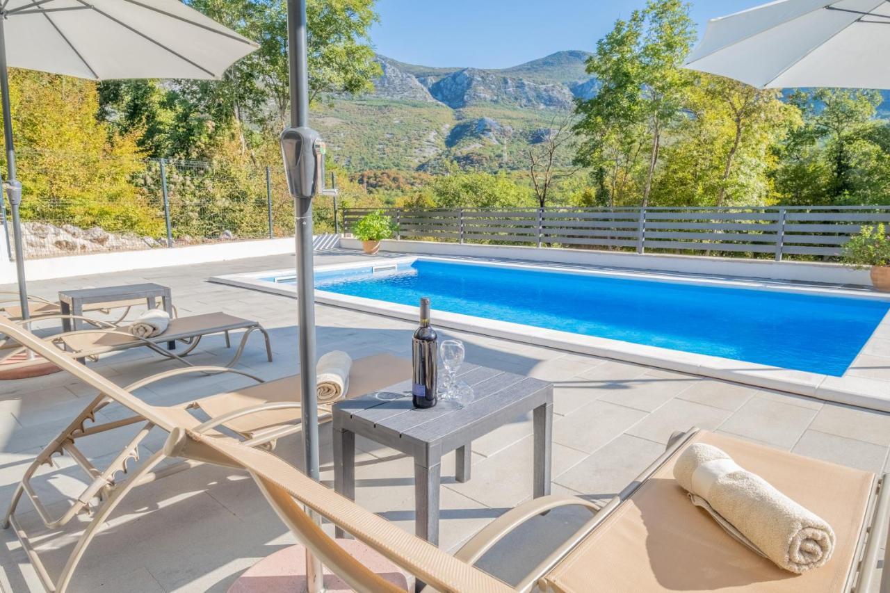 Amazing 4 Bedroom Villa With Swimming Pool And Wifi, Family Frendly Tribalj  Exterior foto