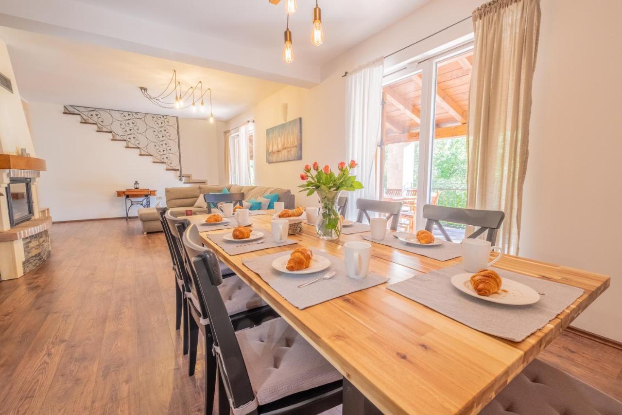 Amazing 4 Bedroom Villa With Swimming Pool And Wifi, Family Frendly Tribalj  Exterior foto