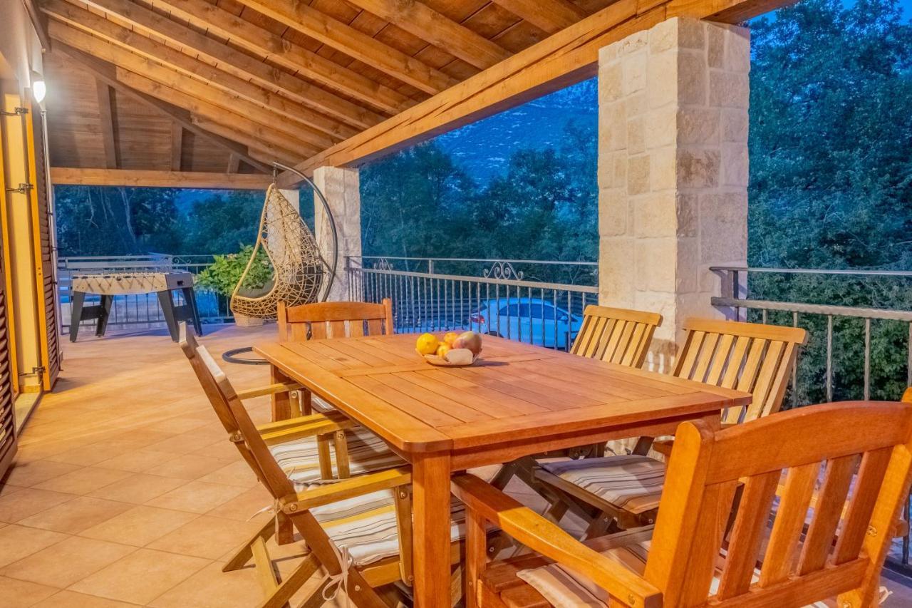 Amazing 4 Bedroom Villa With Swimming Pool And Wifi, Family Frendly Tribalj  Exterior foto