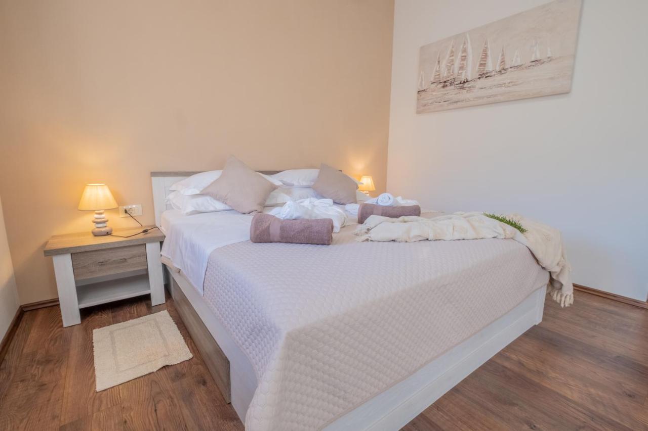 Amazing 4 Bedroom Villa With Swimming Pool And Wifi, Family Frendly Tribalj  Exterior foto