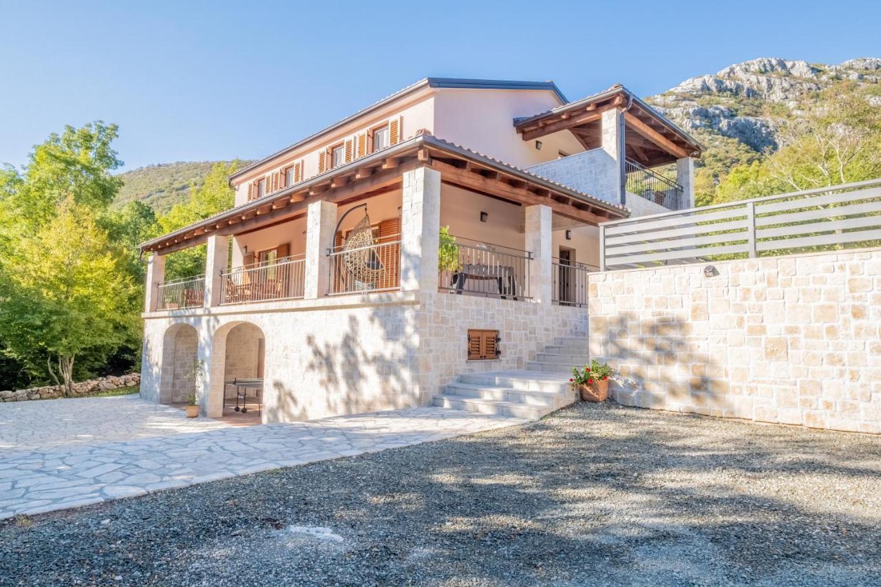 Amazing 4 Bedroom Villa With Swimming Pool And Wifi, Family Frendly Tribalj  Exterior foto