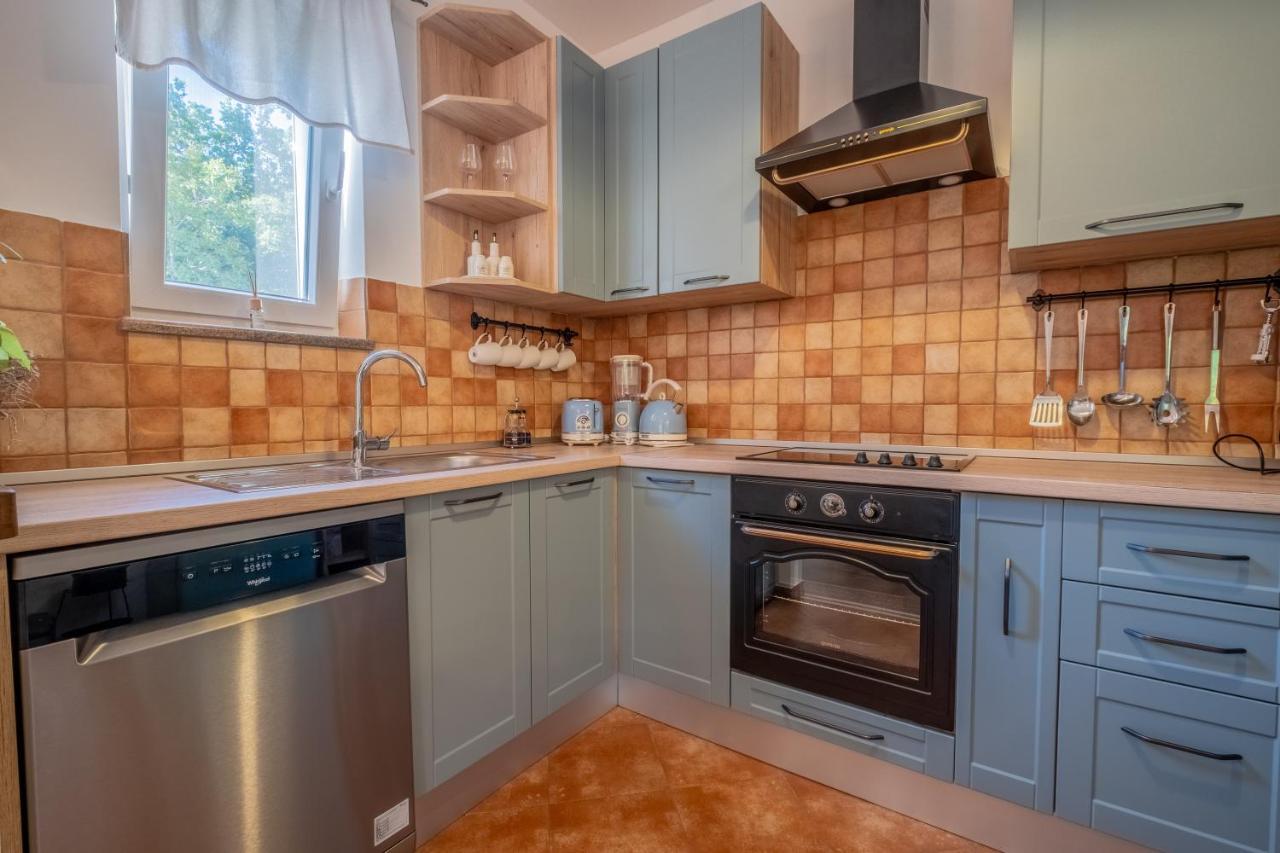 Amazing 4 Bedroom Villa With Swimming Pool And Wifi, Family Frendly Tribalj  Exterior foto