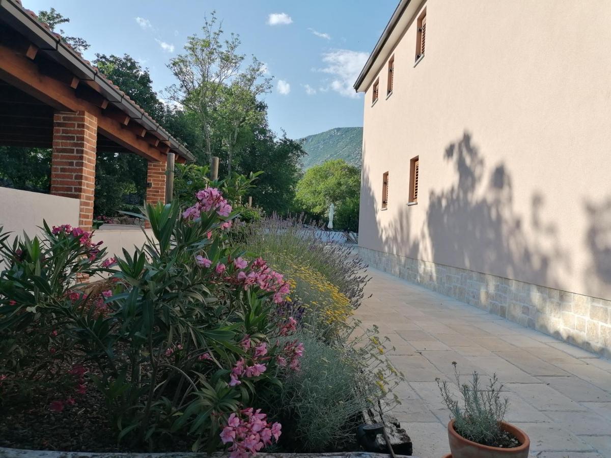 Amazing 4 Bedroom Villa With Swimming Pool And Wifi, Family Frendly Tribalj  Exterior foto